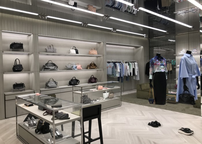 鞋服品牌店